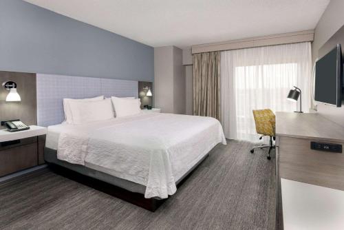 Hampton Inn & Suites Country Club Plaza Image