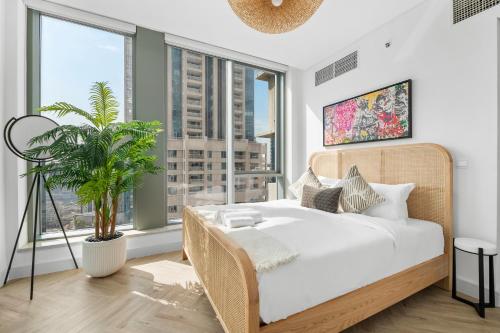 Sophisticated 1BD w incredible Burj Khalifa views