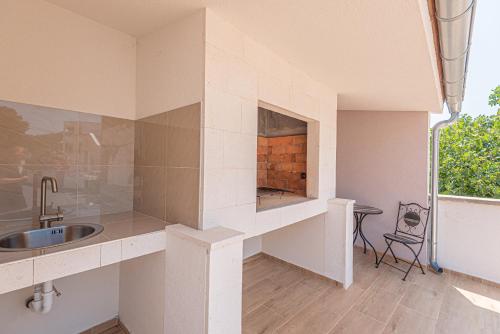 Fotografie z fotogalerie ubytování Holiday home Natalia v destinaci Tribunj