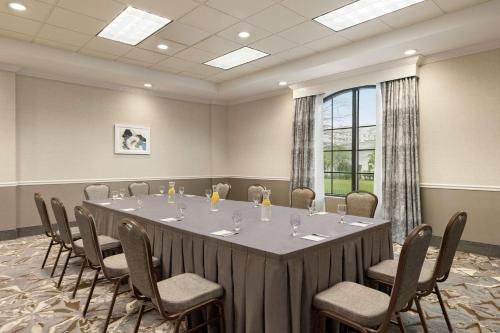 a conference room with a large table and chairs at Hampton Inn and Suites New Orleans Convention Center in New Orleans