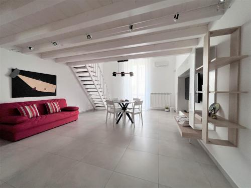 a living room with a red couch and a table at TornaRé in Trani