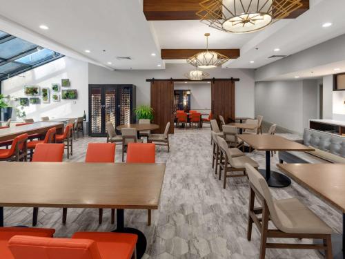 a dining room with tables and chairs at Hilton Chicago/Oak Lawn in Chicago