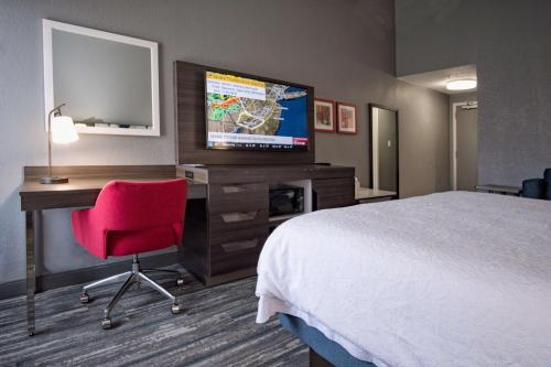 TV a/nebo společenská místnost v ubytování Hampton Inn Oklahoma City/Yukon