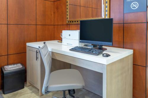 a desk with a computer monitor and a chair at Hilton Garden Inn Evanston in Evanston