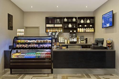 a store with a counter with a display of drinks at DoubleTree by Hilton Orlando East - UCF Area in Orlando