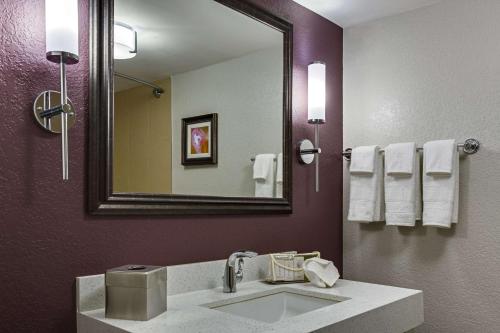 DoubleTree by Hilton Orlando East - UCF Area Image