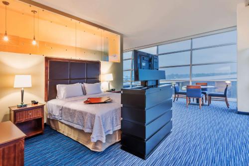 a hotel room with a bed and a television at Hampton Inn & Suites Owensboro Downtown Waterfront in Owensboro