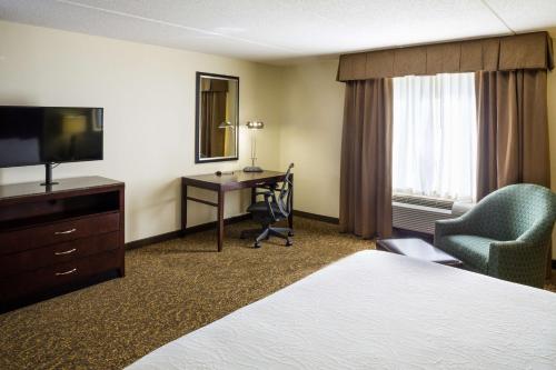 Μια τηλεόραση ή/και κέντρο ψυχαγωγίας στο Hilton Garden Inn Hampton Coliseum Central