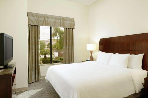 Hilton Garden Inn Phoenix North Happy Valley Image