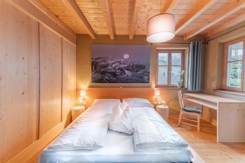 a bedroom with a large bed in a room at Eco Chalet Olival in Braies