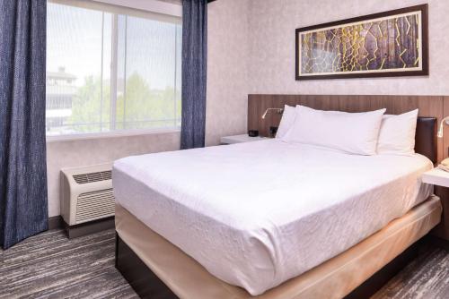 a hotel room with a bed and a window at Hilton Garden Inn Bend in Bend