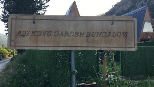 a sign for an ash nowuana gardenruckruck on a road at Aşı garden bungalow evleri in Ortaca