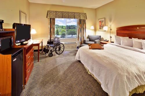 a hotel room with a bed and a television at Hampton Inn Rutland/Killington in Rutland