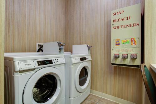 Gambar di galeri bagi Hampton Inn Salina di Salina