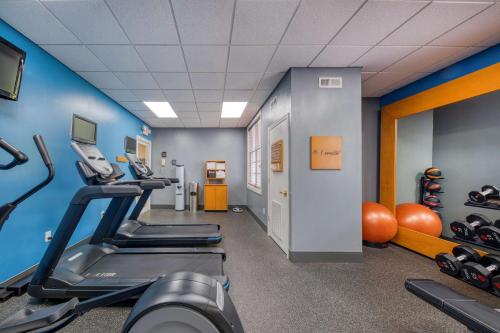 a gym with treadmills and exercise equipment in a room at Homewood Suites by Hilton Olmsted Village in Pinehurst