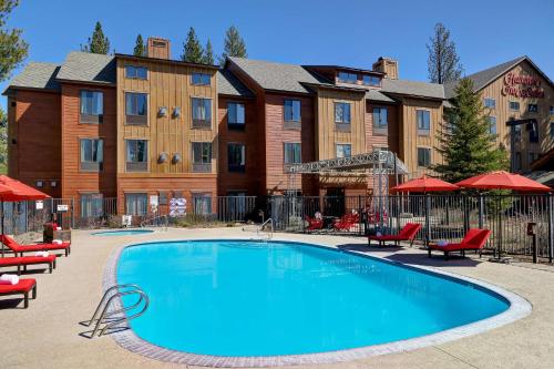 a pool at a hotel with chairs and umbrellas at Hampton Inn & Suites Tahoe-Truckee in Truckee