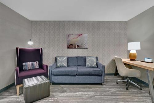 a living room with a couch and a chair at Hilton Garden Inn Hamilton in Bordentown