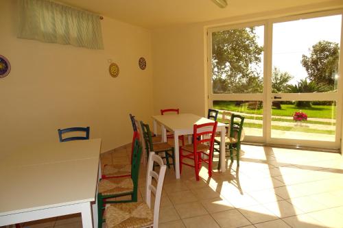a dining room with a table and chairs and a window at B&B Nucria - Nocera Terinese in Nocera Terinese