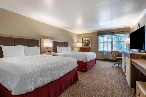 Ένα ή περισσότερα κρεβάτια σε δωμάτιο στο Hampton Inn Ukiah