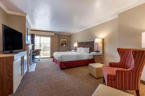 a hotel room with a bed and a flat screen tv at Hampton Inn Ukiah in Ukiah