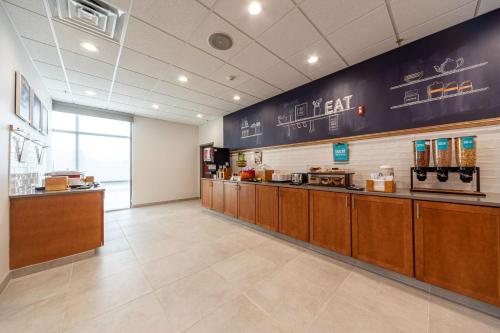 a waiting area of a fast food restaurant at Hampton Inn Winchester in Winchester