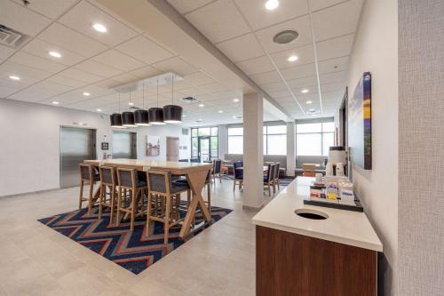 an office lobby with a table and chairs at Hampton Inn Winchester in Winchester