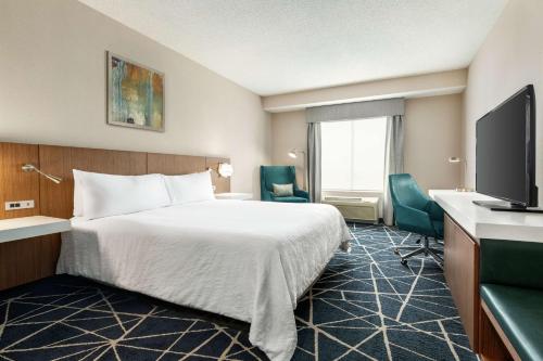 TV a/nebo společenská místnost v ubytování Hilton Garden Inn Kitchener/Cambridge