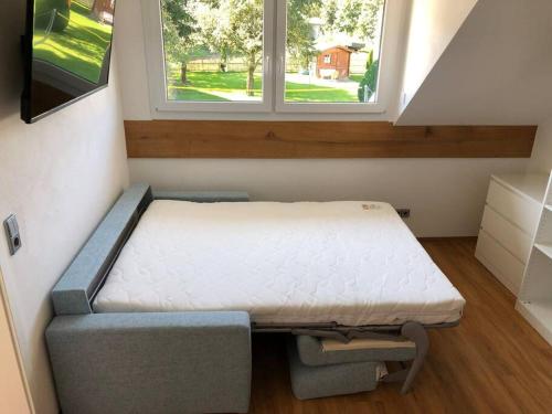 a small room with a bed and a window at Neue luxuriöse Ferienwohnung in ruhiger Lage in Leutkirch im Allgäu