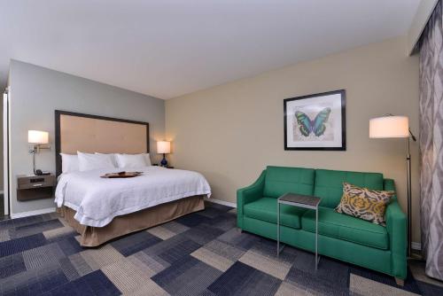 Ένα ή περισσότερα κρεβάτια σε δωμάτιο στο Hampton Inn Broussard-Lafayette