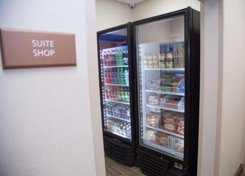 Hampton Inn and Suites by Hilton McKinneyに飾ってある許可証、賞状、看板またはその他の書類