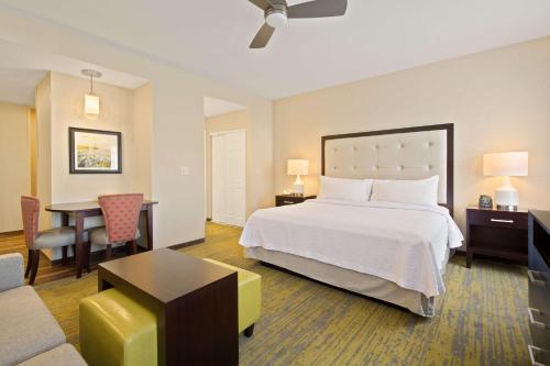 Lova arba lovos apgyvendinimo įstaigoje Homewood Suites by Hilton Denver West - Lakewood