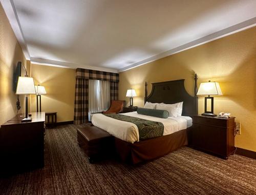 a hotel room with a large bed and two lamps at Red Lion Hotel Harrisburg Hershey in Harrisburg