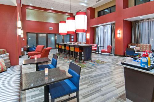 Χώρος καθιστικού στο Hampton Inn and Suites Pauls Valley