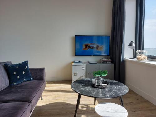 TV a/nebo společenská místnost v ubytování The Ruyter apartment