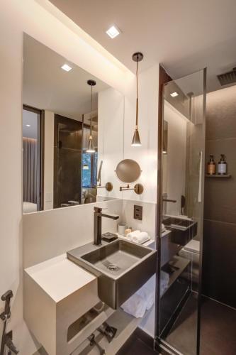 Ένα μπάνιο στο Qoya São Paulo Paulista, Curio Collection by Hilton