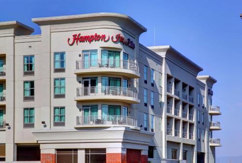 a rendering of the hampton inn suites honolulu at Hampton Inn & Suites - Roanoke-Downtown, VA in Roanoke