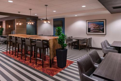 Hampton Inn San Francisco Downtown/Convention Center Image