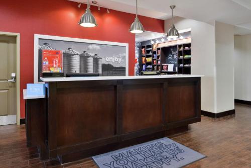 Lounge nebo bar v ubytování Hampton Inn and Suites Hutto