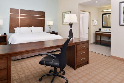 Postel nebo postele na pokoji v ubytování Hampton Inn and Suites Hutto