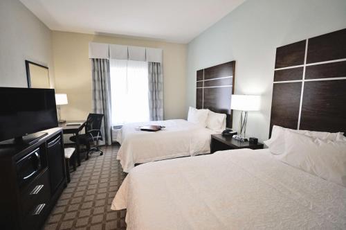 Postel nebo postele na pokoji v ubytování Hampton Inn and Suites Hutto