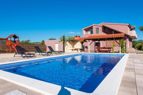 Πισίνα στο ή κοντά στο VILLA DOLA near Split - private pool, orchard, peace