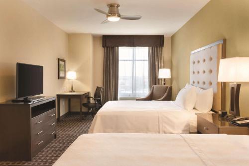 Postel nebo postele na pokoji v ubytování Homewood Suites by Hilton West Des Moines/SW Mall Area