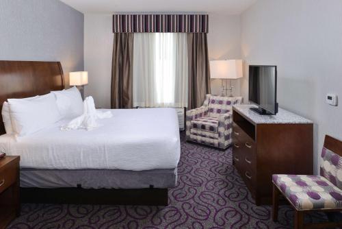 Tempat tidur dalam kamar di Hilton Garden Inn Hobbs