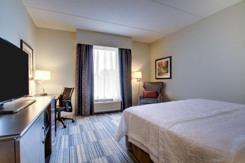 Letto o letti in una camera di Hampton Inn & Suites Greenville Airport