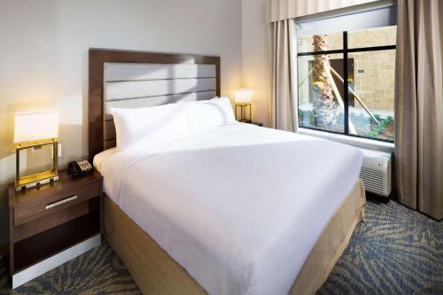 Postel nebo postele na pokoji v ubytování Homewood Suites by Hilton Houston/Katy Mills Mall