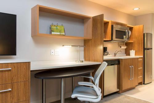 Home2 Suites by Hilton Indianapolis Downtown Image