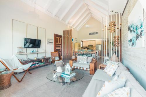 a living room with a couch and a table at Nearby beach and beach club at Portillo NF in Las Terrenas