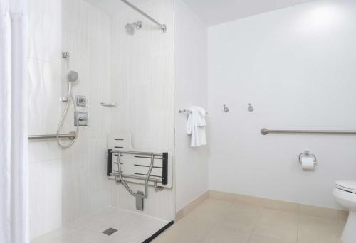 Ένα μπάνιο στο Hilton Grand Vacations Club Las Palmeras Orlando