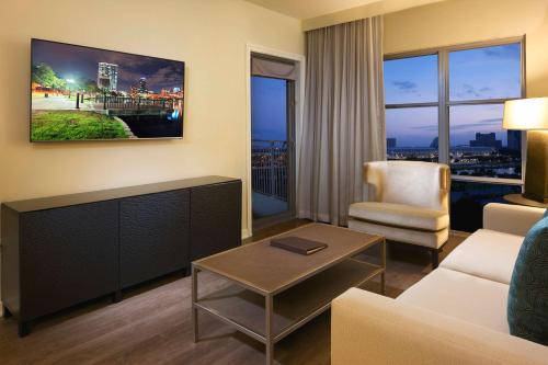 Μια τηλεόραση ή/και κέντρο ψυχαγωγίας στο Hilton Grand Vacations Club Las Palmeras Orlando