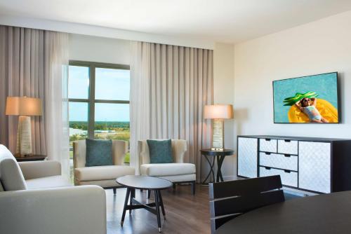 Χώρος καθιστικού στο Hilton Grand Vacations Club Las Palmeras Orlando
